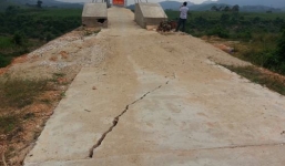 Cầu treo gần 25 tỷ sau 4 năm xây dựng chưa bàn giao đã hư hỏng